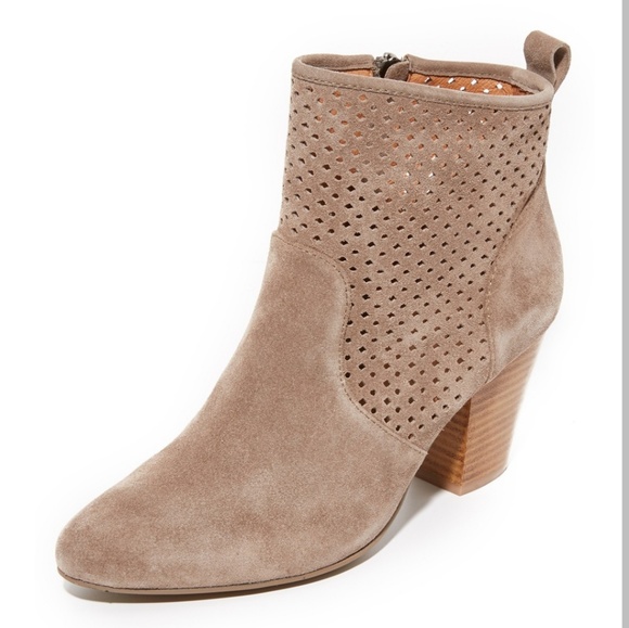 Chic Matiko Booties - Picture 2 of 3